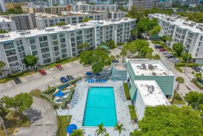 200 177th Dr #308, Sunny Isles Beach: photo 1 of 23