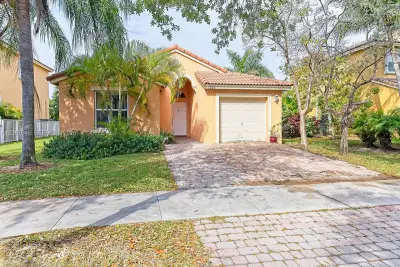 1520 SE 17th Ave, Homestead: photo 1 of 29
