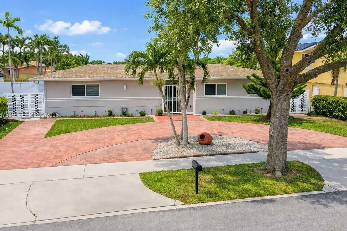 11231 NW 60th Ct, Hialeah: photo 1 of 20