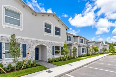 1125 SE 3rd St, Florida City: photo 1 of 31