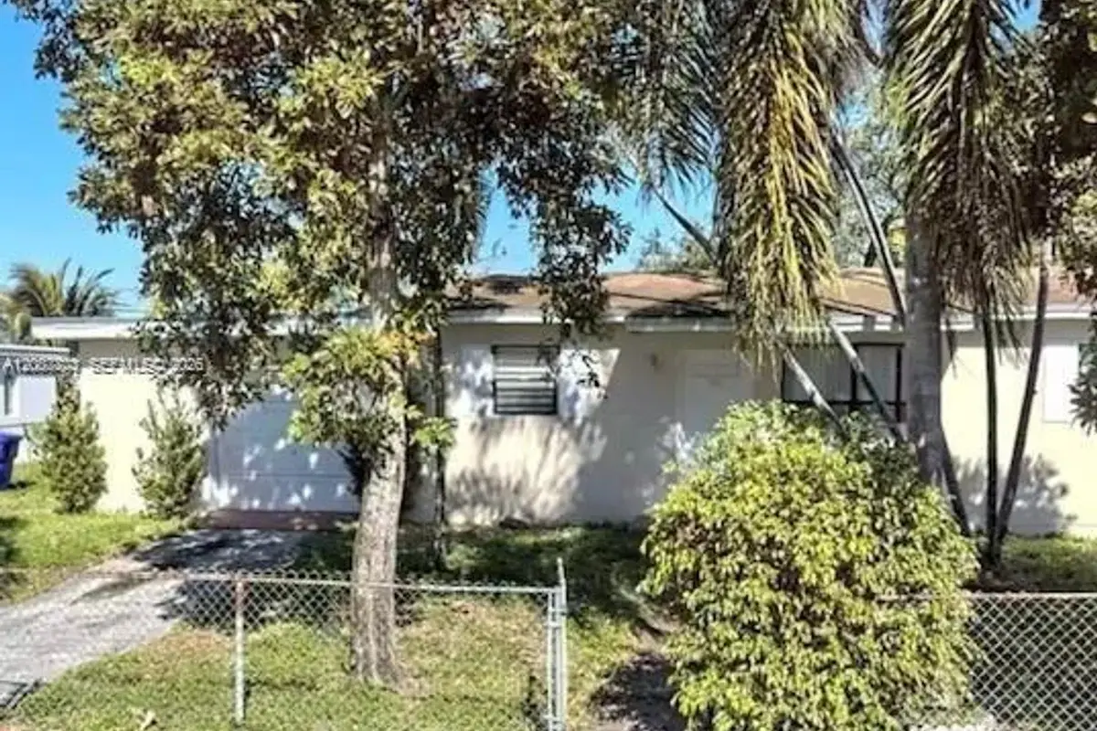 4711 SW 31st Dr, West Park: photo 1 of 1