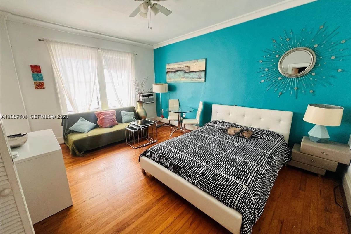 1611 Michigan Ave #24, Miami Beach: photo 1 of 8