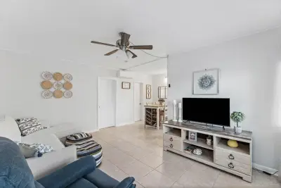 11 SW 4th Ave #6, Boca Raton: photo 1 of 49