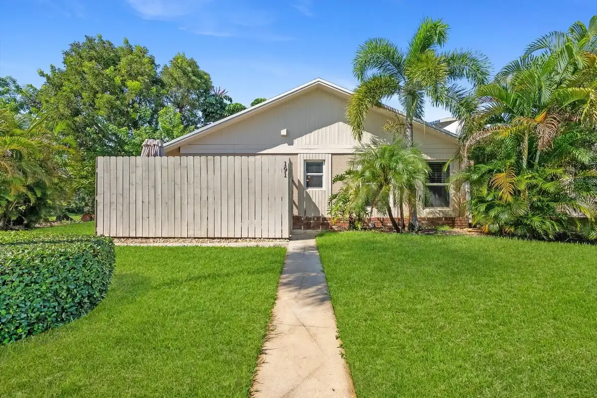 191 SE 1st Cir, Boynton Beach: photo 1 of 27