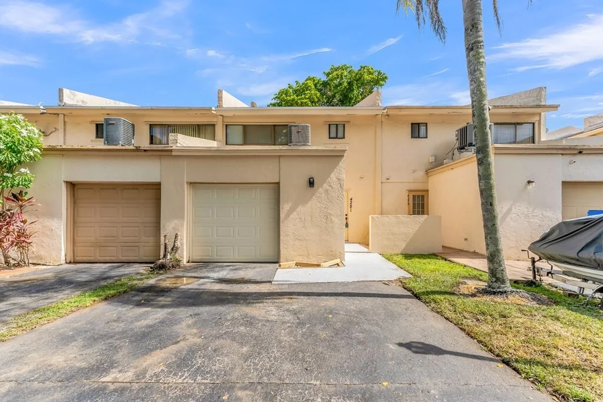 4281 NW 76 Ave, Davie: photo 1 of 28