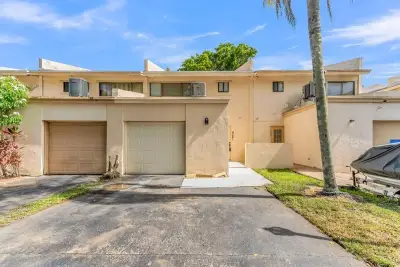 4281 NW 76 Ave, Davie: photo 1 of 28