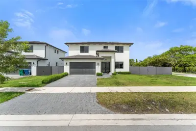 22610 SW 129th Ave, Miami: photo 1 of 37