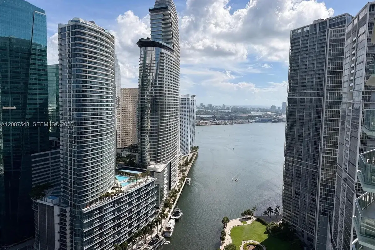 77 SE 5th St #4003, Miami: photo 1 of 31