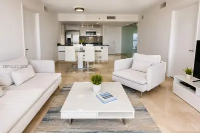 50 Biscayne Blvd #4106, Miami: photo 1 of 43