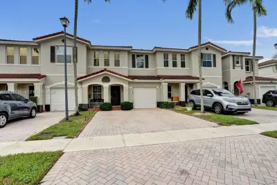 220 Riverwalk Cir, Sunrise: photo 1 of 47