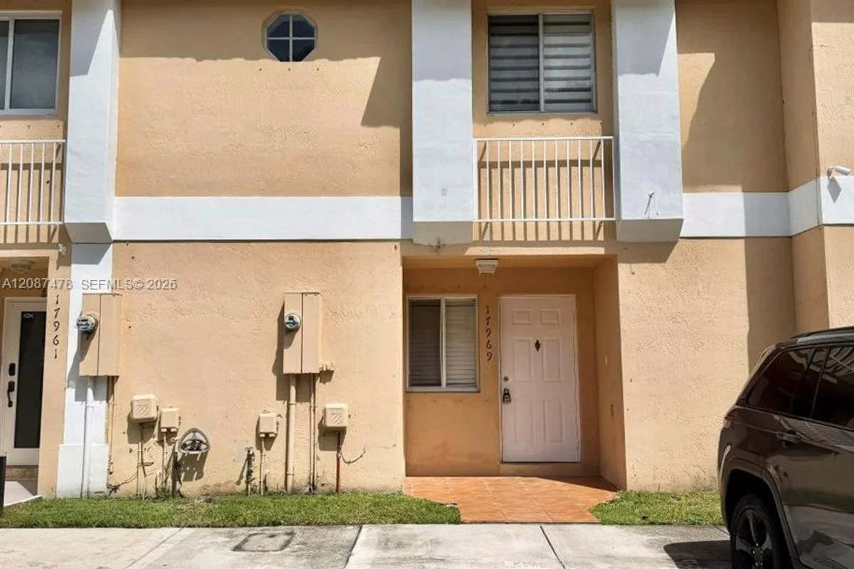 17969 SW 140th Ct, Miami: photo 1 of 18