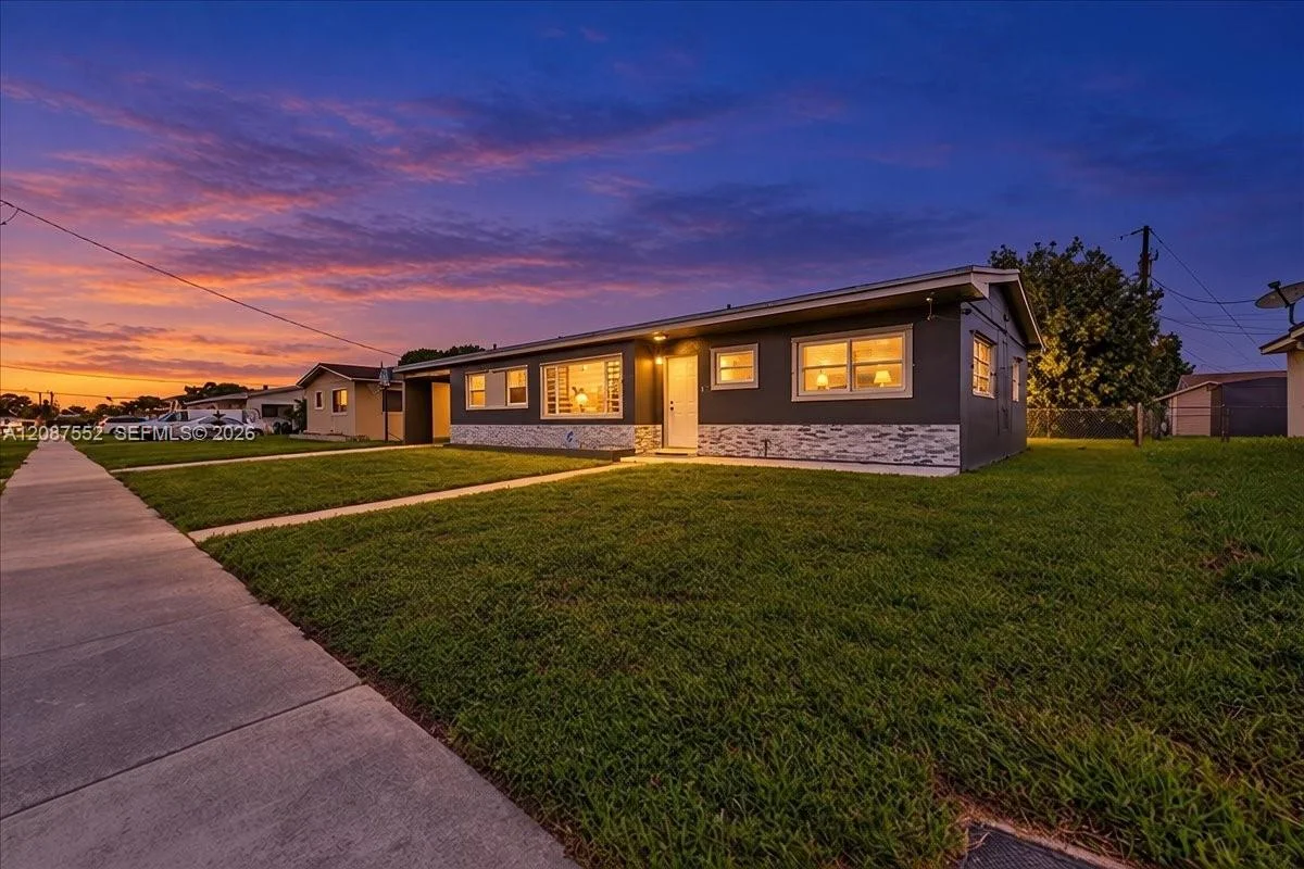 1745 NW 189th Ter, Miami Gardens: photo 1 of 33