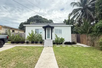 122 NW 51st St, Miami: photo 1 of 27