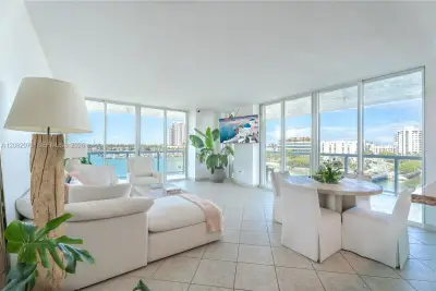 10 Venetian Way #604, Miami Beach: photo 1 of 29