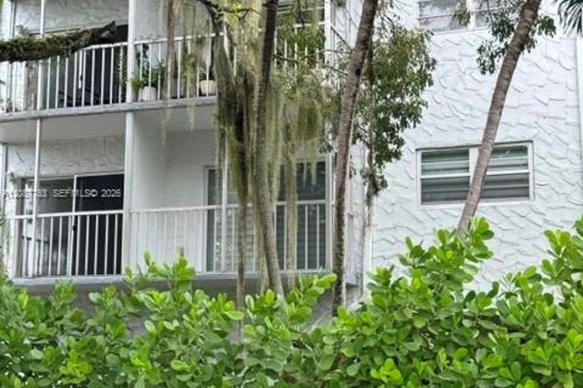 12290 NE 11th Ct #101, North Miami: photo 1 of 21