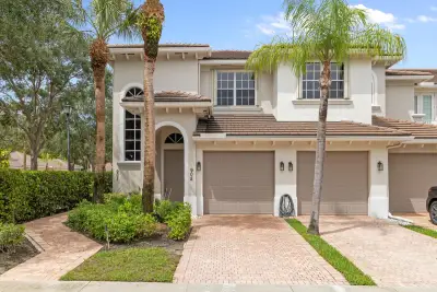 6380 Bella Cir #905, Boynton Beach: photo 1 of 32