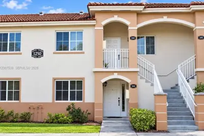 1250 SE 28th Ct #204, Homestead: photo 1 of 15