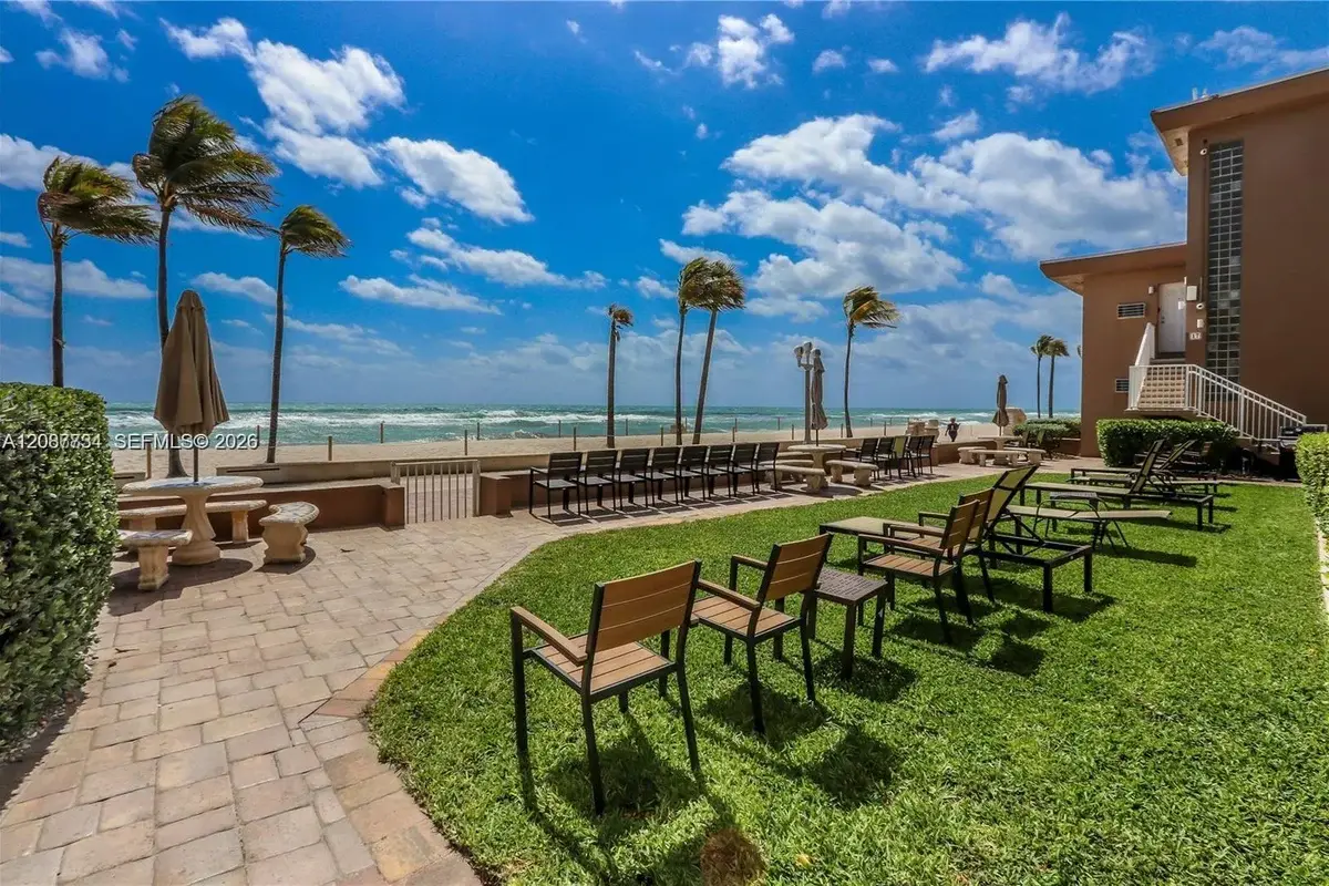 3300 N Surf Rd #1A, Hollywood: photo 1 of 18