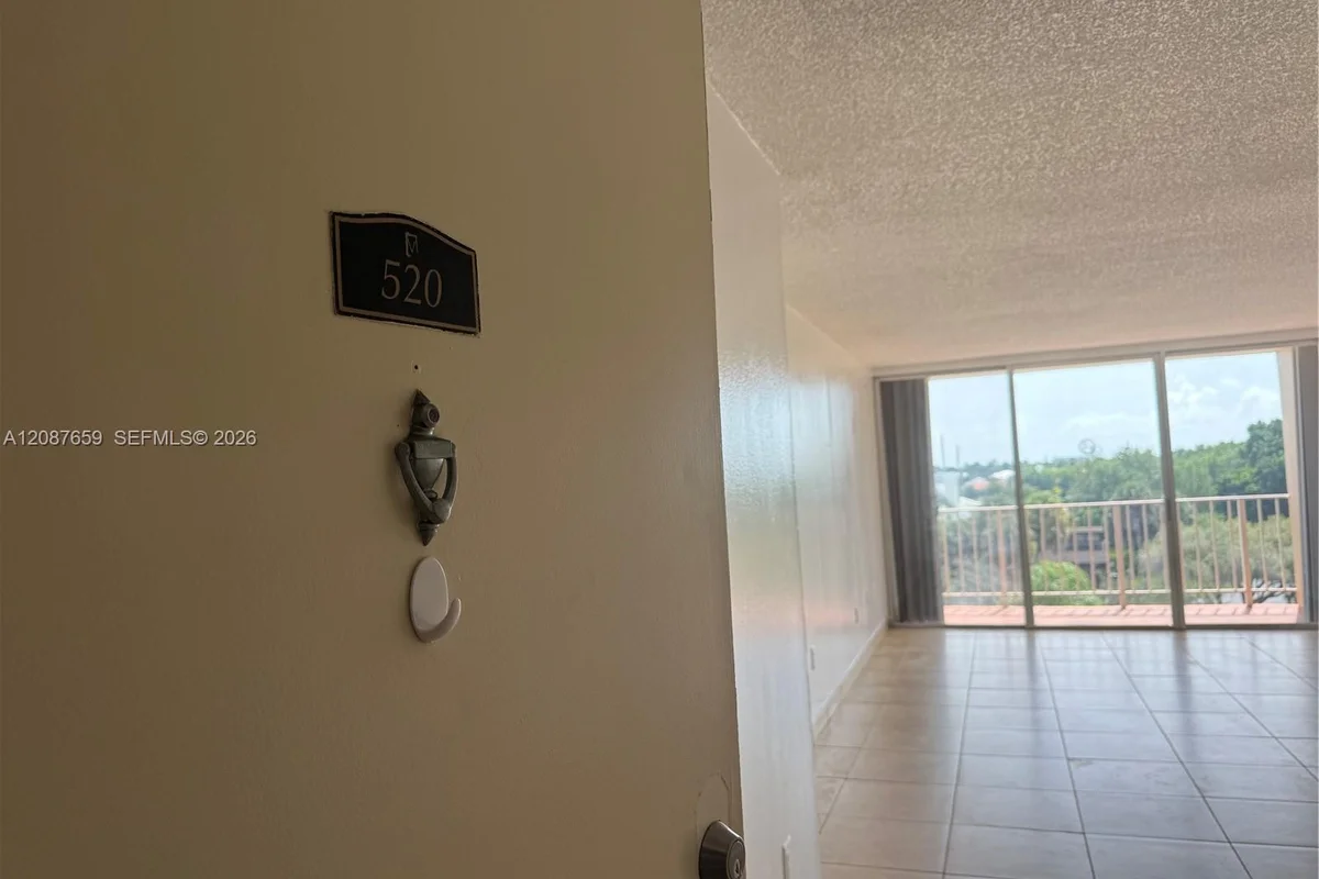 13120 SW 92nd Ave #B-520, Miami: photo 1 of 16