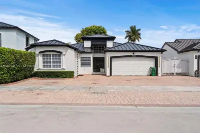 9781 SW 155th Ave, Miami: photo 1 of 32