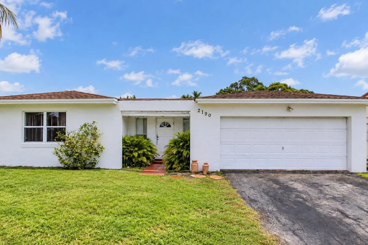 2190 NW 94th Way, Sunrise: photo 1 of 1
