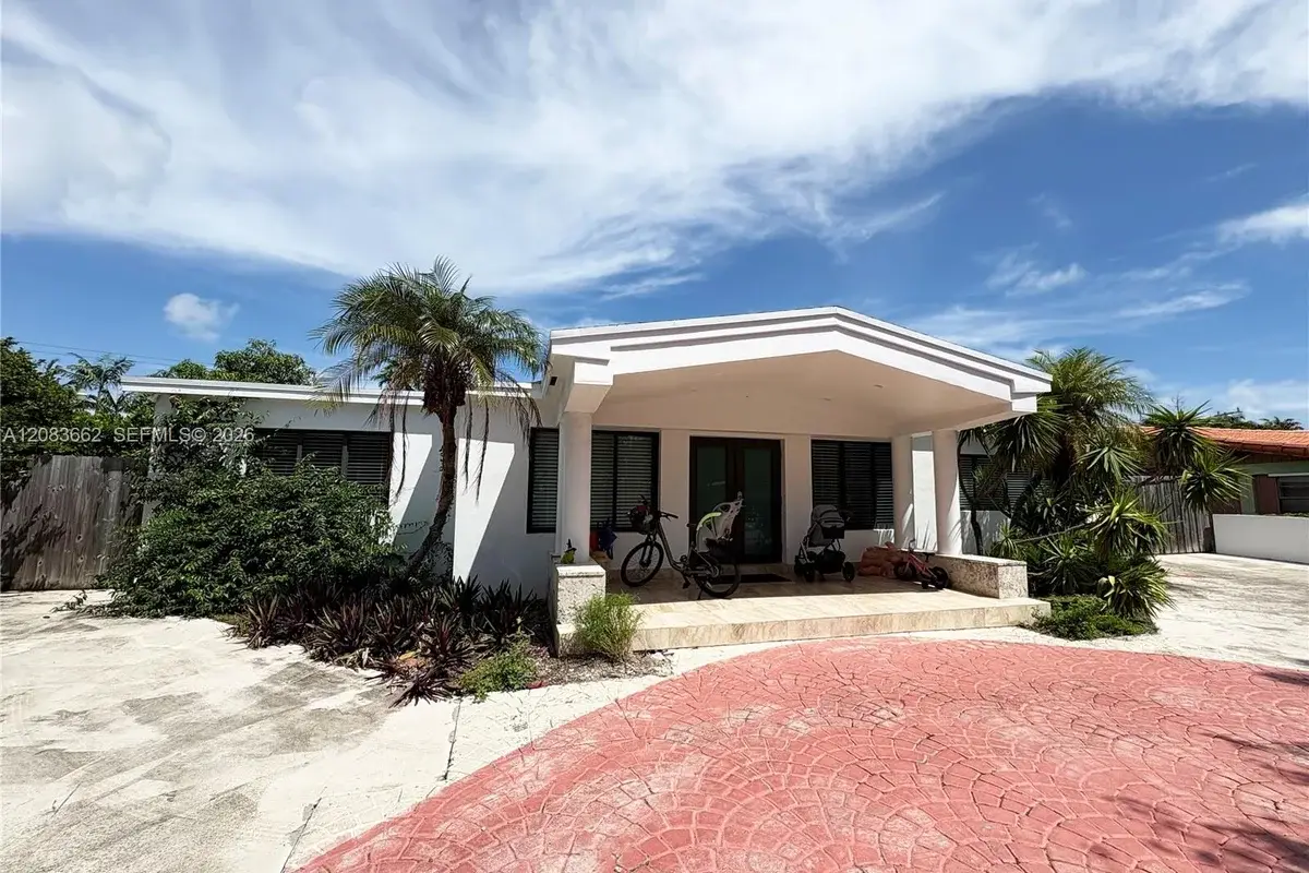 225 W Heather Dr, Key Biscayne: photo 1 of 17
