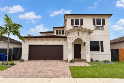 12949 SW 229th St, Miami: photo 1 of 27