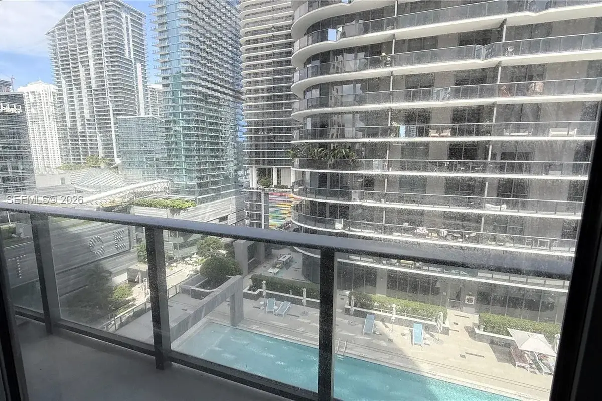55 SW 9th St #1402, Miami: photo 1 of 27