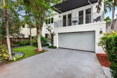 1520 SE 2nd St, Fort Lauderdale: photo 1 of 67
