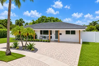 259 SE 4th Ave, Pompano Beach: photo 1 of 50