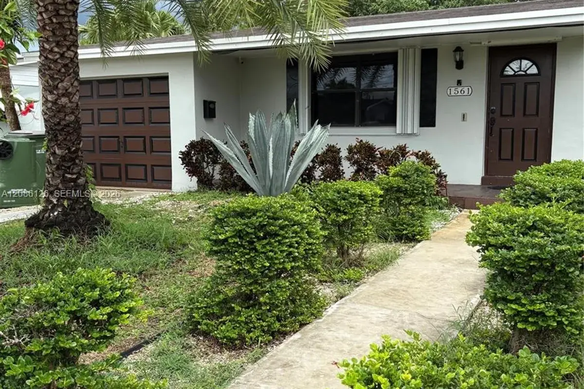 1561 NW 8th Ter, Homestead: photo 1 of 23