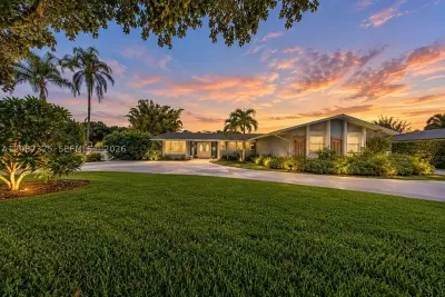 4391 SW 77th Ave, Davie: photo 1 of 33