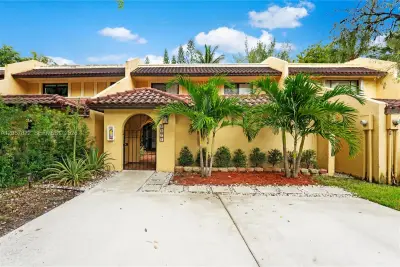 3871 Alcantara Ave #74D, Doral: photo 1 of 37