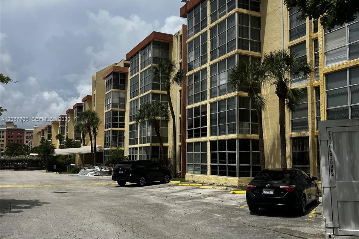 200 172nd St #504, Sunny Isles Beach: photo 1 of 7