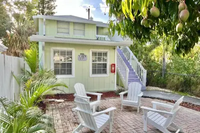 17 S D St, Lake Worth Beach: photo 1 of 25