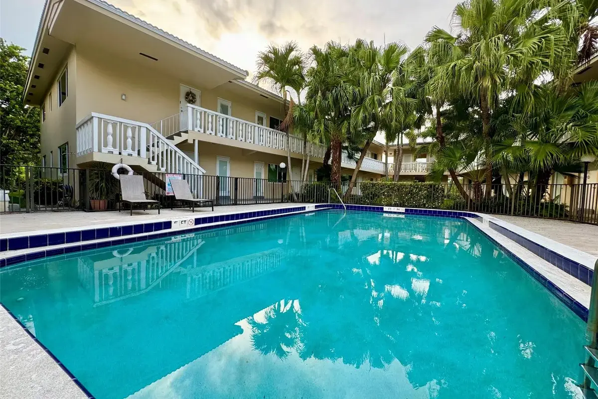 2110 NE 39th St #2A, Fort Lauderdale: photo 1 of 21