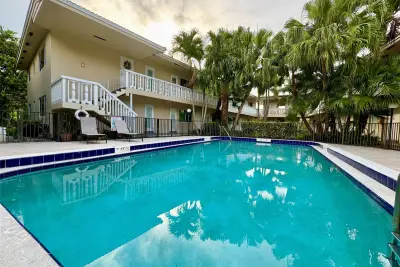 2110 NE 39th St #2A, Fort Lauderdale: photo 1 of 21