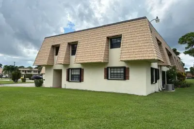 4183 Oak Terrace Dr, Lake Worth: photo 1 of 19