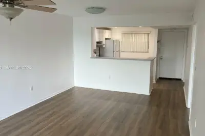 10815 SW 112th Ave #311, Miami: photo 1 of 10