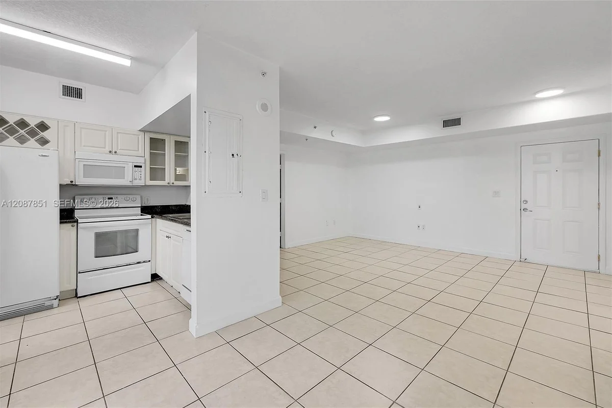 1 Glen Royal Pkwy #1010, Miami: photo 1 of 21