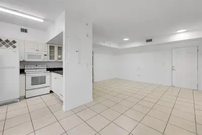 1 Glen Royal Pkwy #1010, Miami: photo 1 of 21
