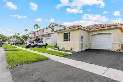 17251 NW 6th St, Pembroke Pines: photo 1 of 27