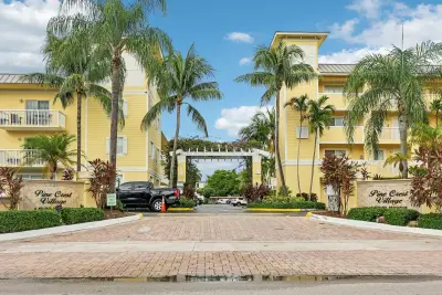 150 NE 15th Ave #138, Fort Lauderdale: photo 1 of 44