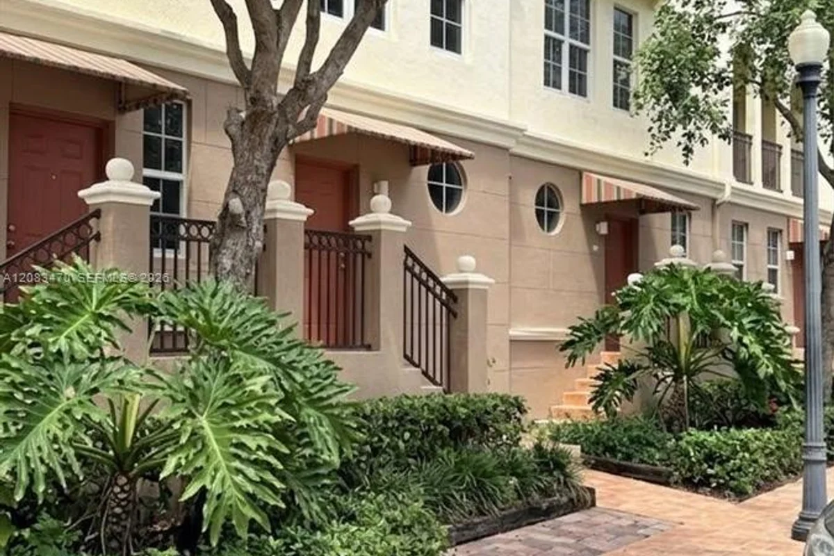 3232 SW 22nd Ter #113, Miami: photo 1 of 47