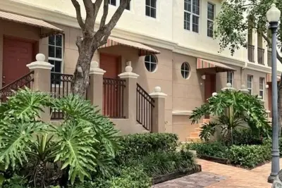 3232 SW 22nd Ter #113, Miami: photo 1 of 47