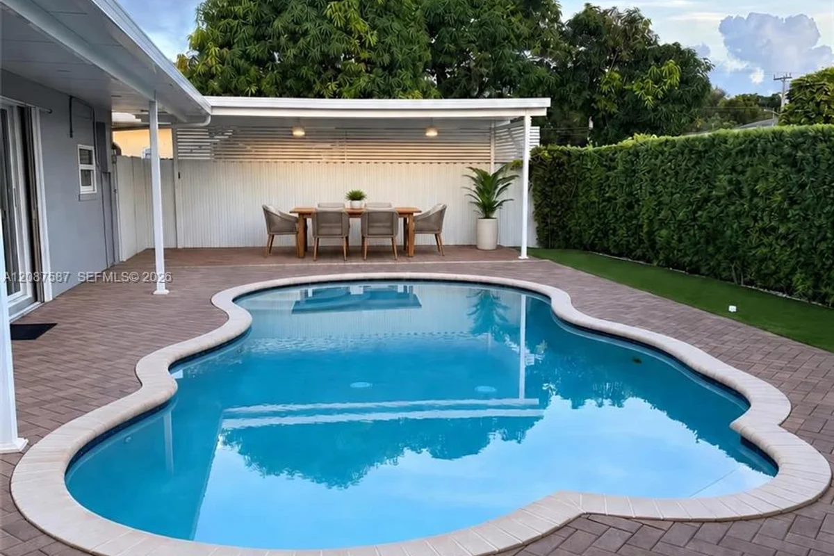 7730 NW 42nd St, Hollywood: photo 1 of 18
