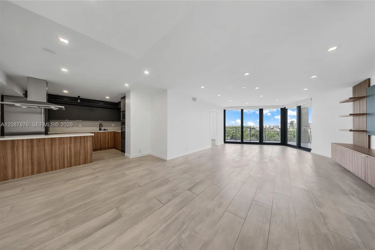 1000 Quayside Ter #903, Miami: photo 1 of 23