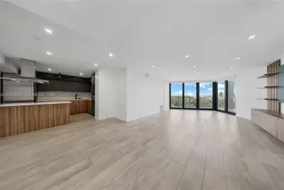 1000 Quayside Ter #903, Miami: photo 1 of 23