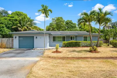800 NW 48th Ter, Plantation: photo 1 of 52