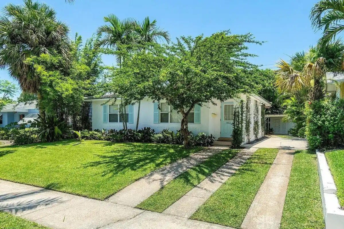 612 Kanuga Dr, West Palm Beach: photo 1 of 16